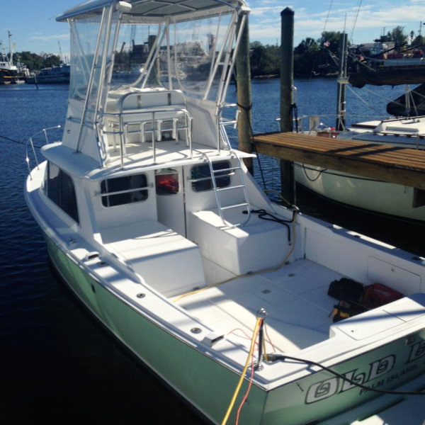 1972 31' Bertram Flybridge Cruiser style=