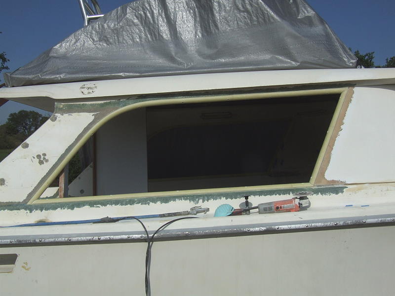 Installation of the Side Window Moldings